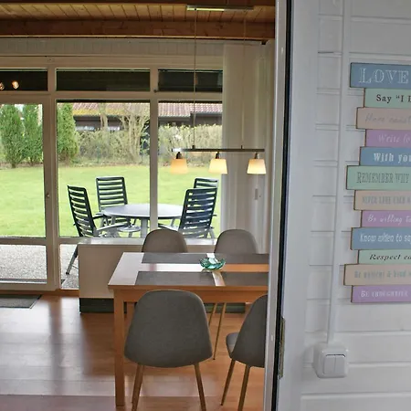 Blockhaus Mit Zaun Und Grossem Grundstuck Semesterbostad