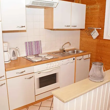 Semesterbostad Blockhaus Mit Zaun Und Grossem Grundstuck Damp